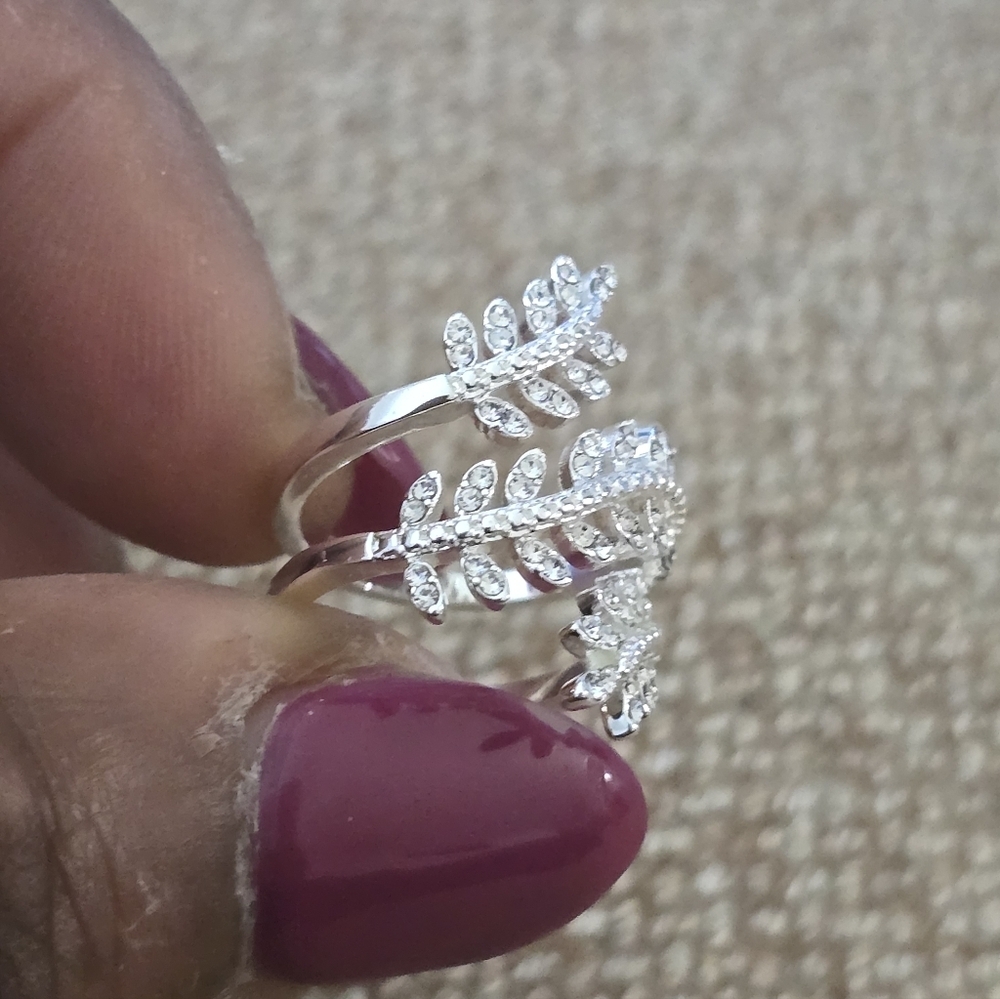 Macy's Elegant Silver Leaf Ring Size 5 Women Cubic Zirconia Rhinestones New - Picture 8 of 9